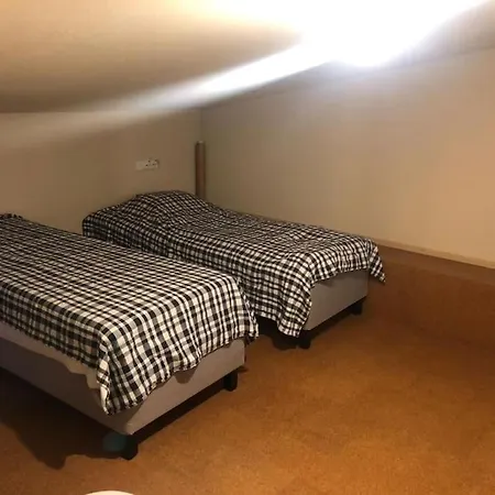 Apartamento Kotimaailma - Iso Ja Viihtyisae Omakotitalo Saunalla 9 Henkiloelle Helsínquia