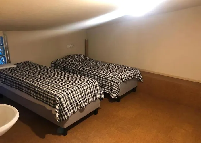 Apartamento Kotimaailma - Iso Ja Viihtyisae Omakotitalo Saunalla 9 Henkiloelle Helsínquia