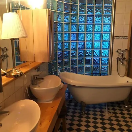 Kotimaailma - Iso Ja Viihtyisae Omakotitalo Saunalla 9 Henkiloelle 公寓